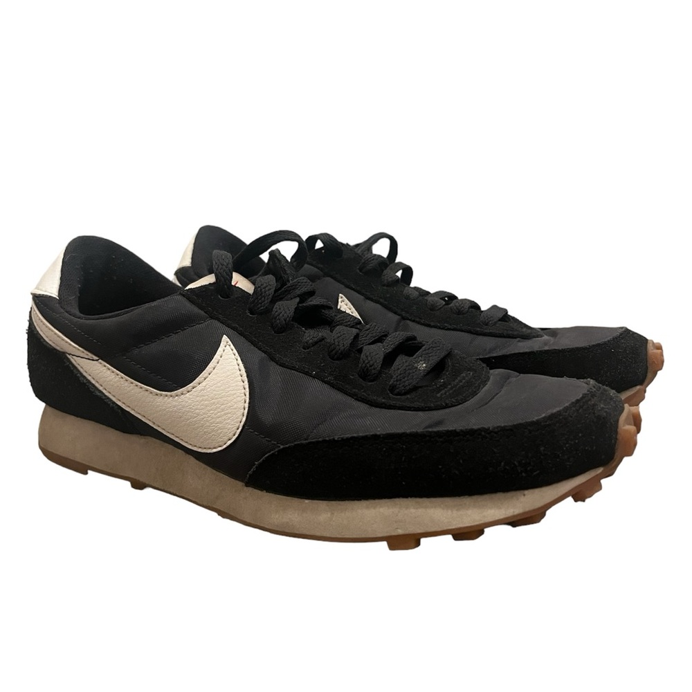 Nike tennis shoe